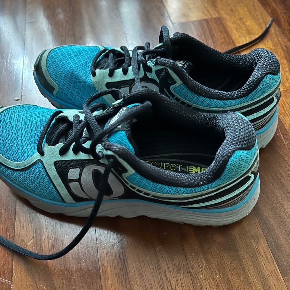 Pearl Izumi Women's Teal and Black Athletic Shoes